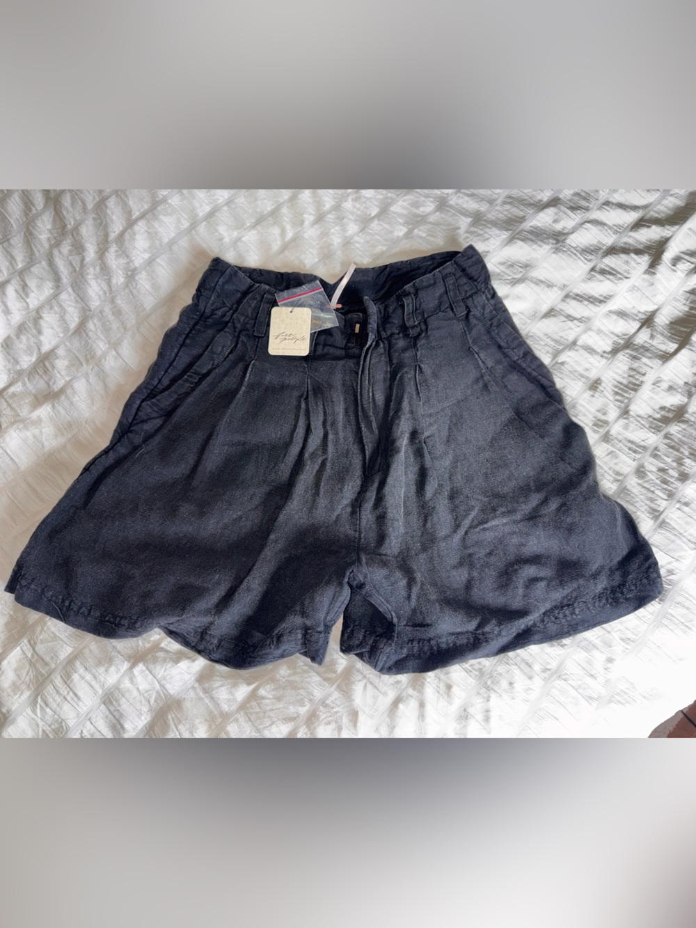 Free People Women's Black 54% Linen, 46 Viscose Shorts With Pleated Front Size 0